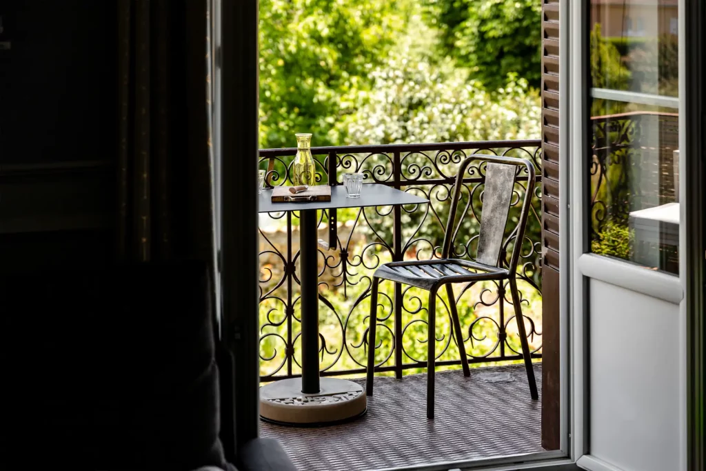 the thin Donut table top is very discreet and enhances the concrete base and the visible landscape of this country balcony