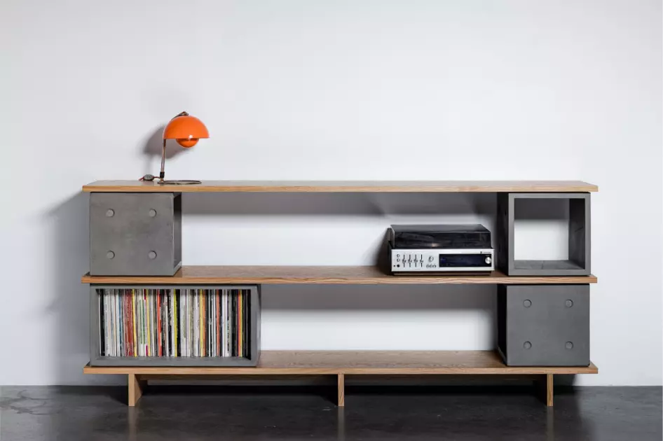 A low sideboard made of concrete cubes and oak boards designed by Alexandre Dubreuil with a Flower Pot Verner Panton Orange Lamp, a vintage turntable and a hundred vinyl records