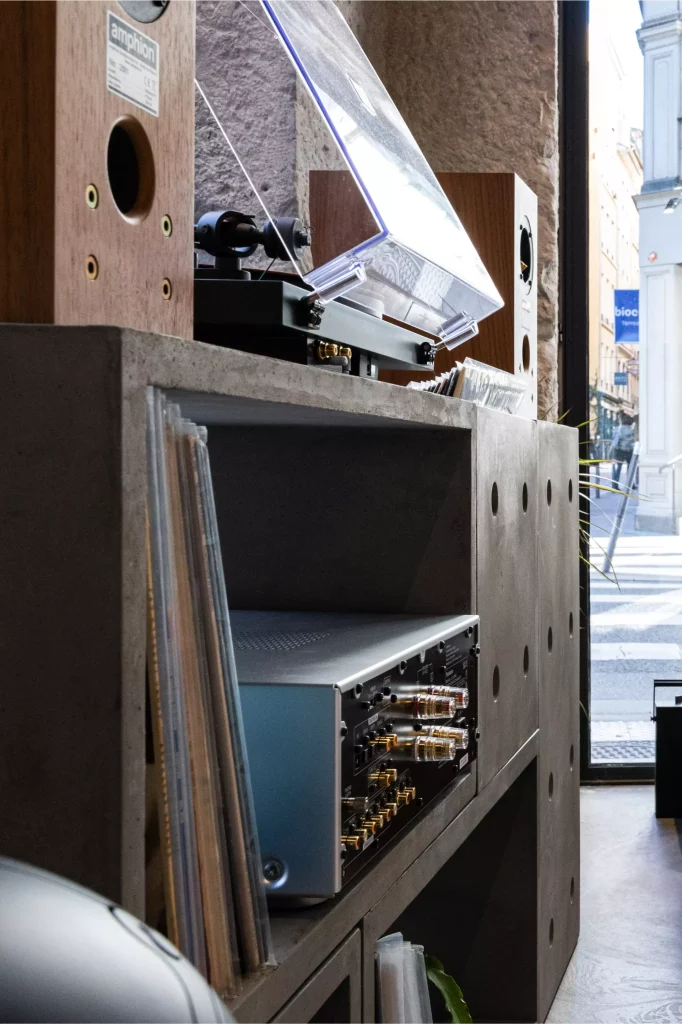 Our concrete cabinet made of open cubes is perfect to pass the cables between your different hi-fi elements