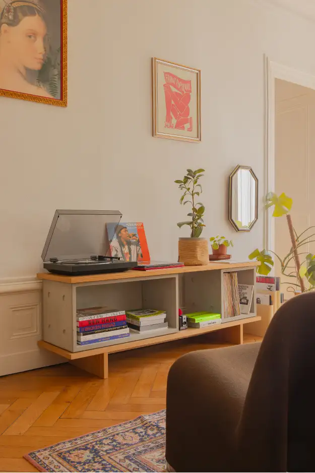 Système de rangement modulaire dans un intérieur contemporain — Lyon Béton