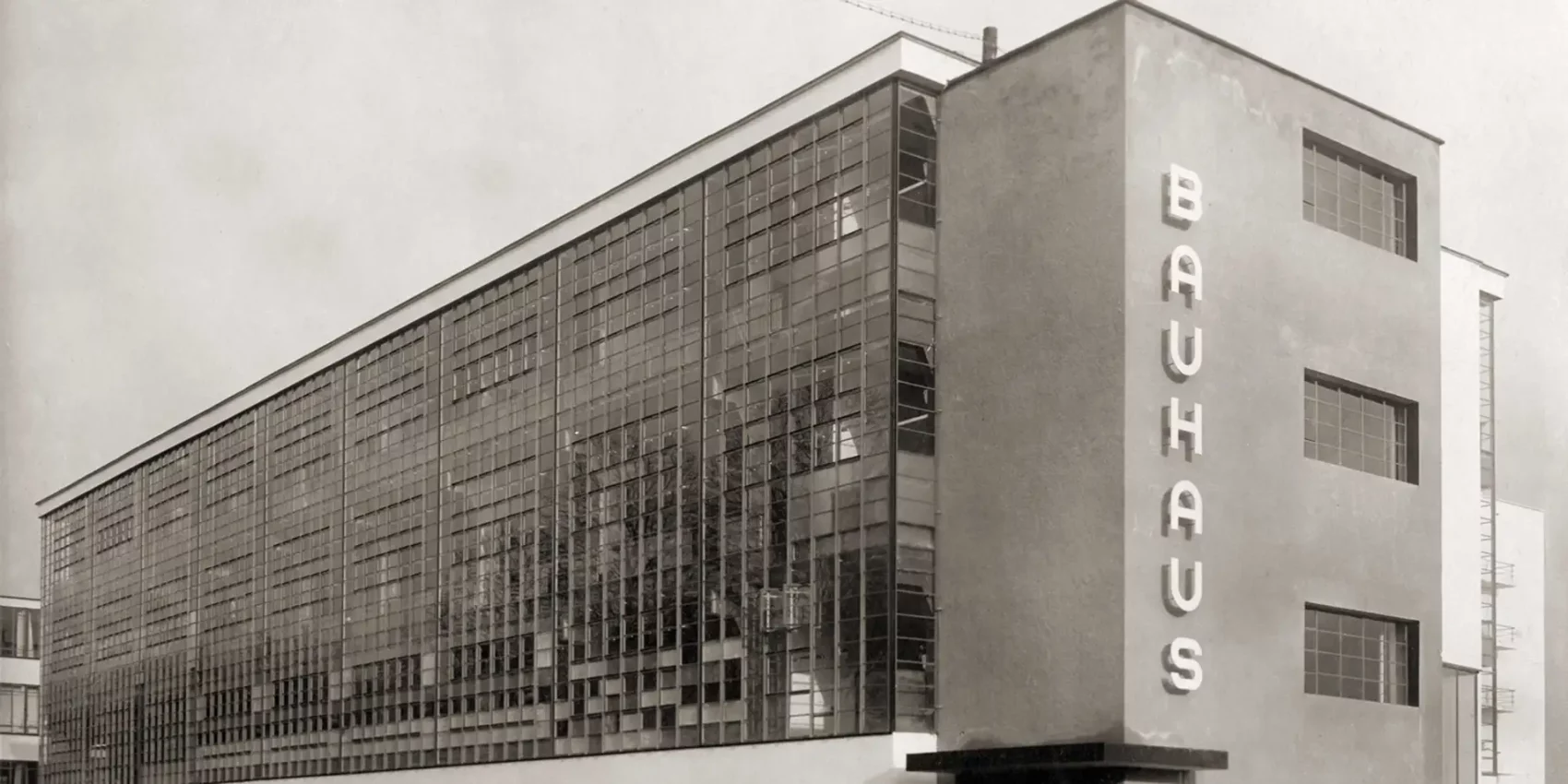 Bâtiment Bauhaus de Dessau, façade en verre, Walter Gropius, 1926