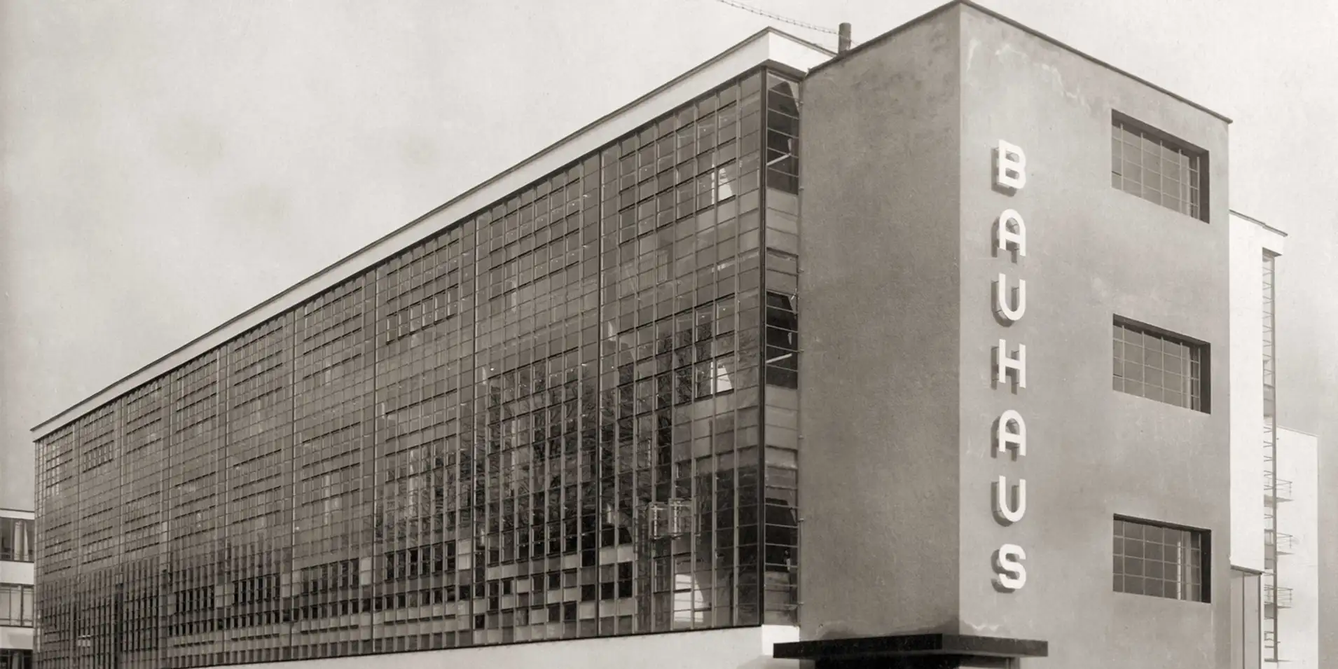 Bâtiment Bauhaus de Dessau, façade en verre, Walter Gropius, 1926